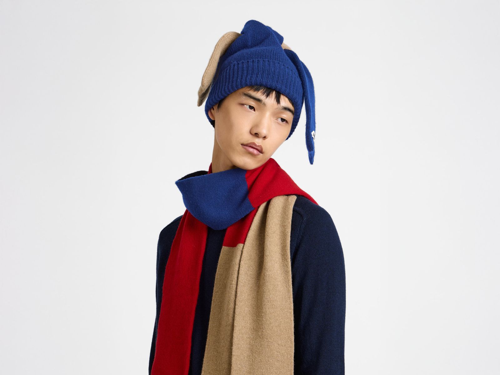 KNOTTED BEANIE HAT IN NAVY