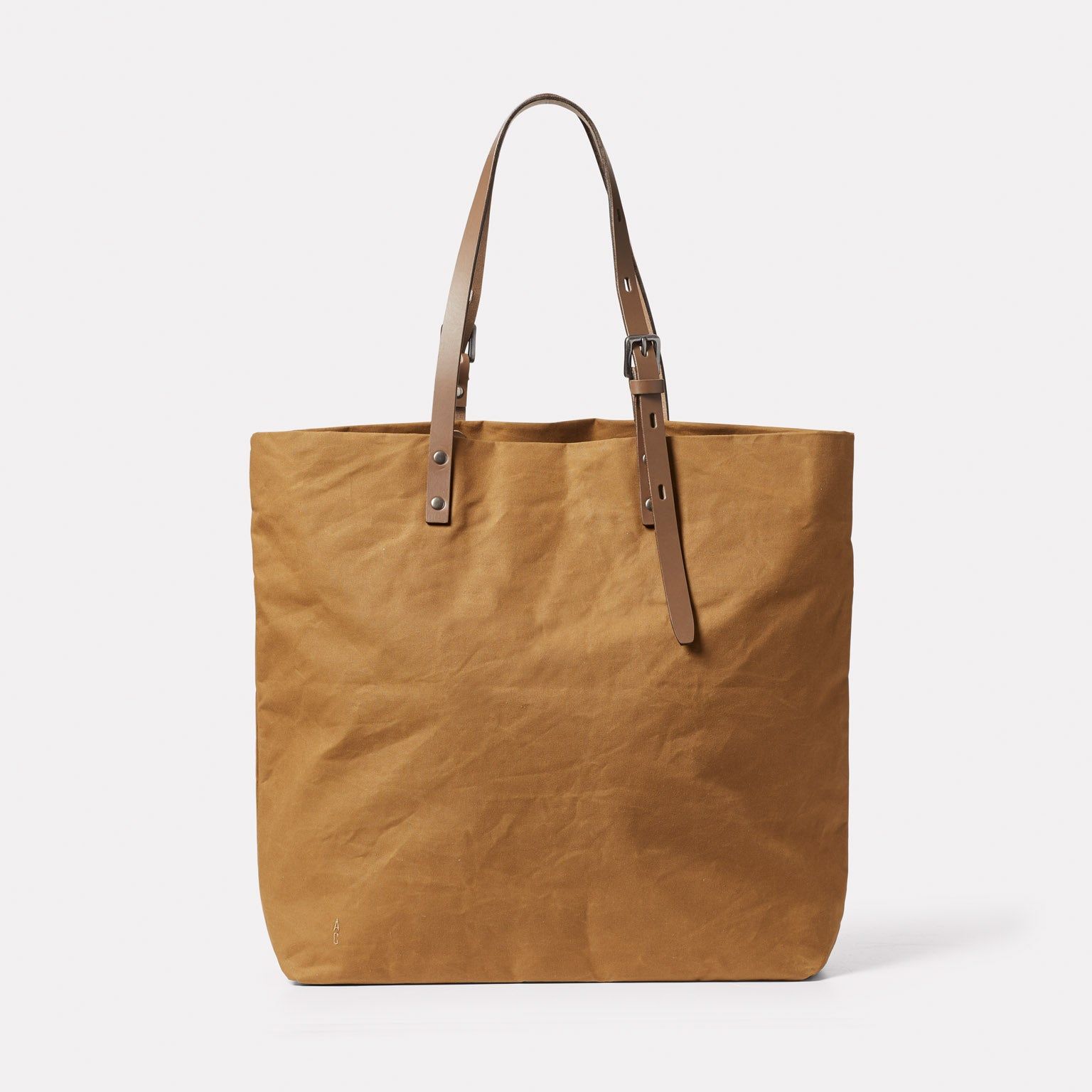 Natalie Waxed Cotton Tote in Chert