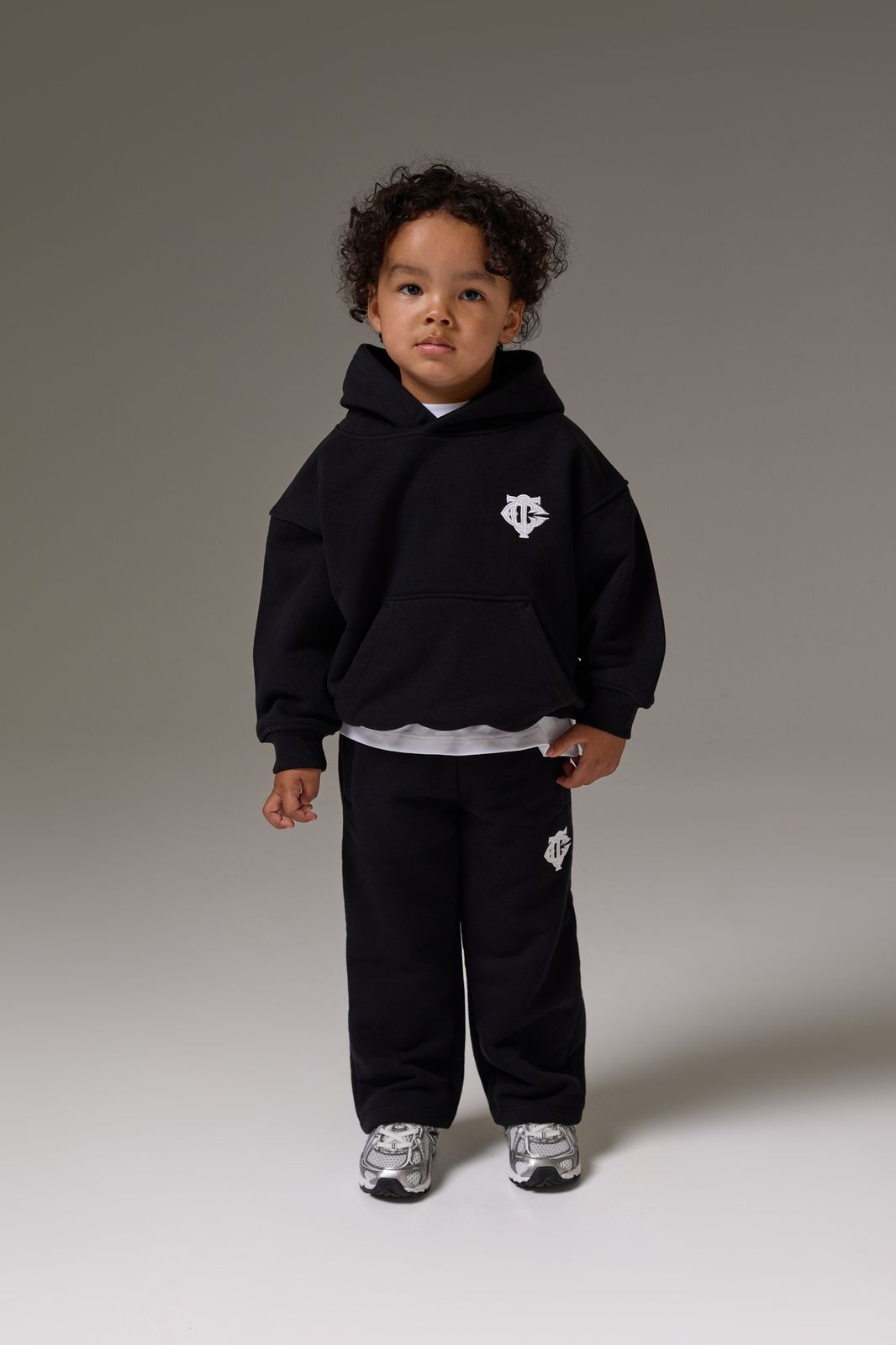KIDS MONOGRAM EMBLEM APPLIQUE JOGGERS - BLACK