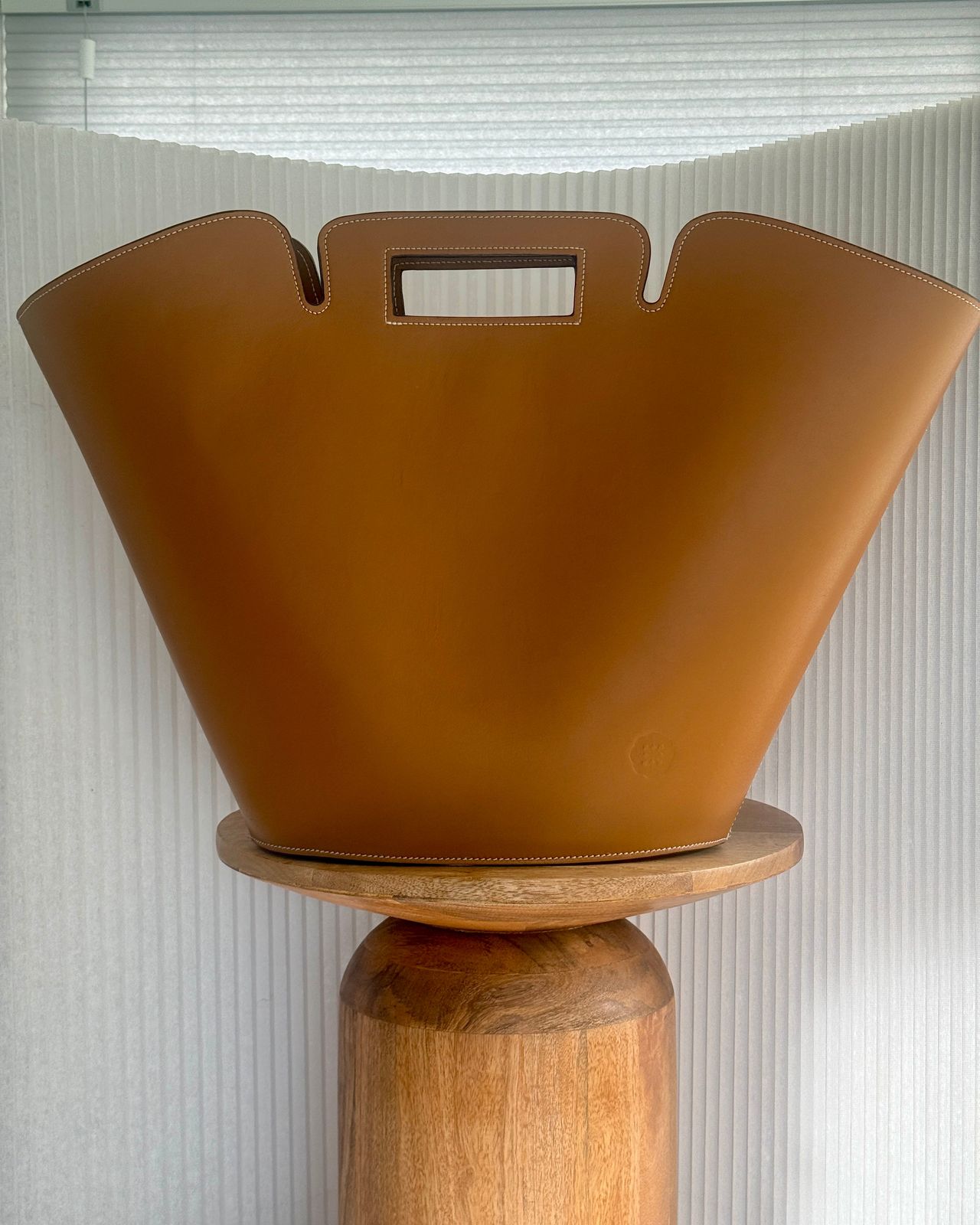 PHOEBE TOTE IN TAN SAMPLE