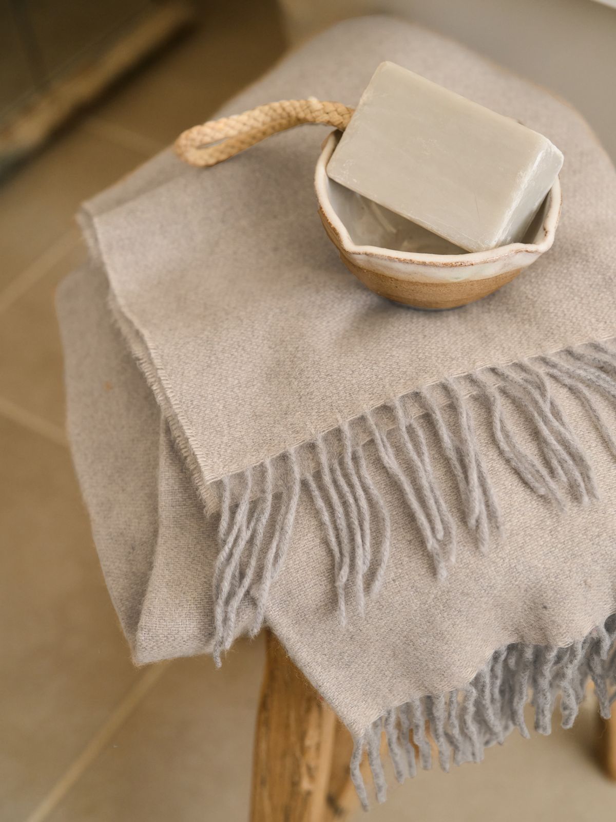 The Morar Cashmere Throw - Natural & Dove