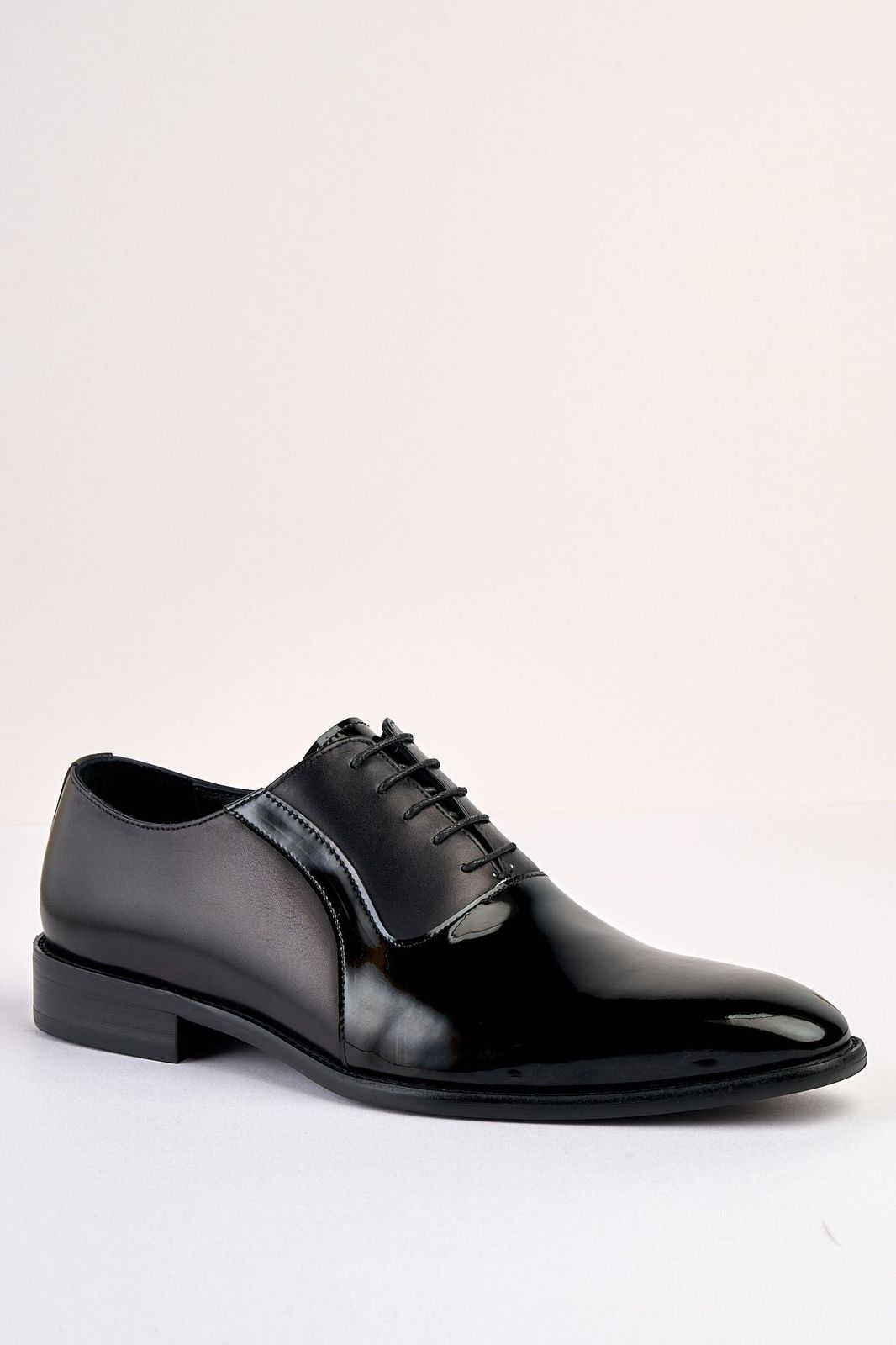 Lorenzo Black Laced Shoe