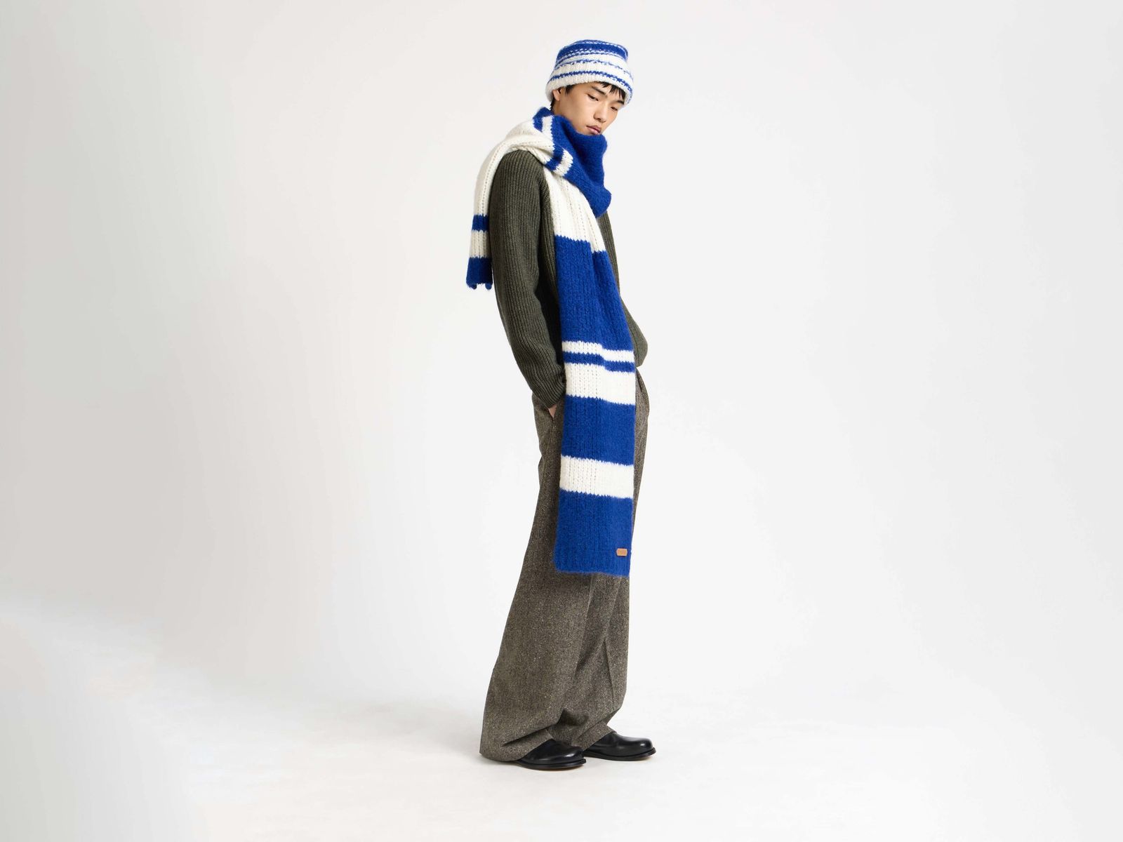 STRIPED SCARF IN ROYAL BLUE & WHITE