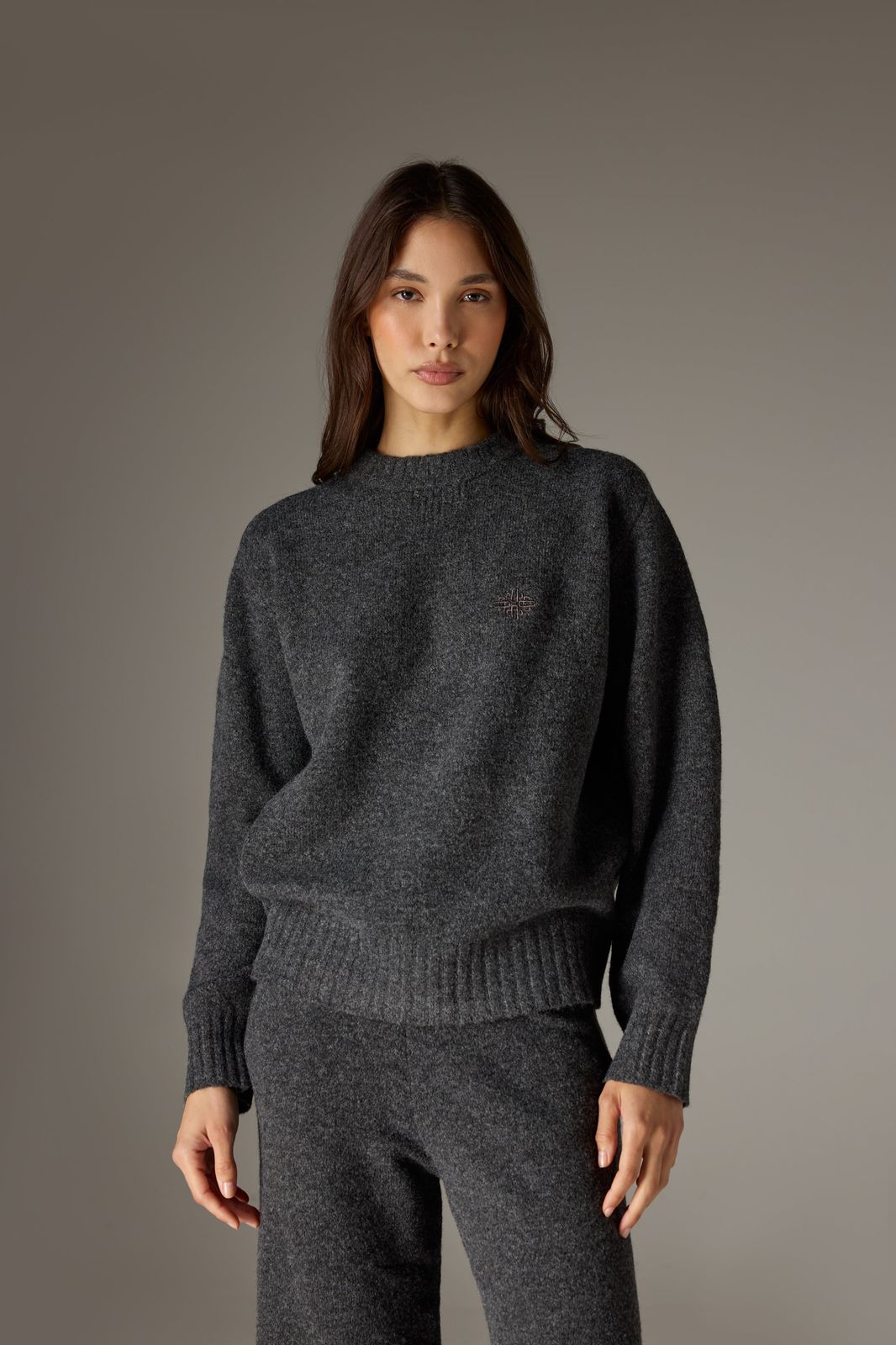 FLUFFY KNIT EMBLEM EMBROIDERED CREW - CHARCOAL