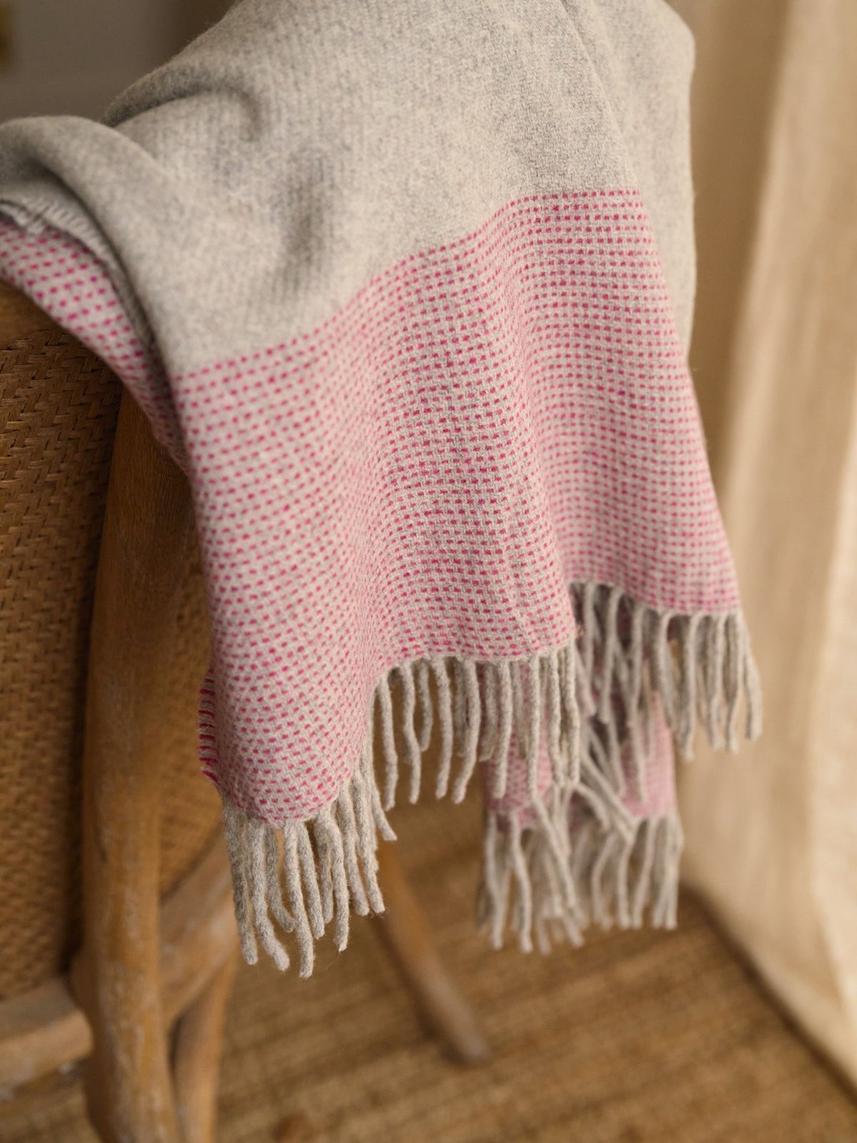 The Plockton Cashmere Blend Throw - Silver & Raspberry