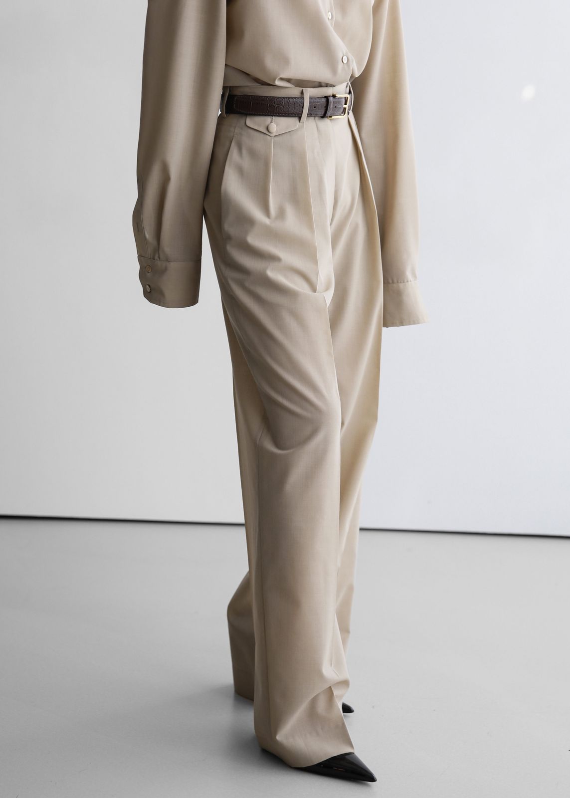 Meslay Sheer Pleated Trousers - Beige