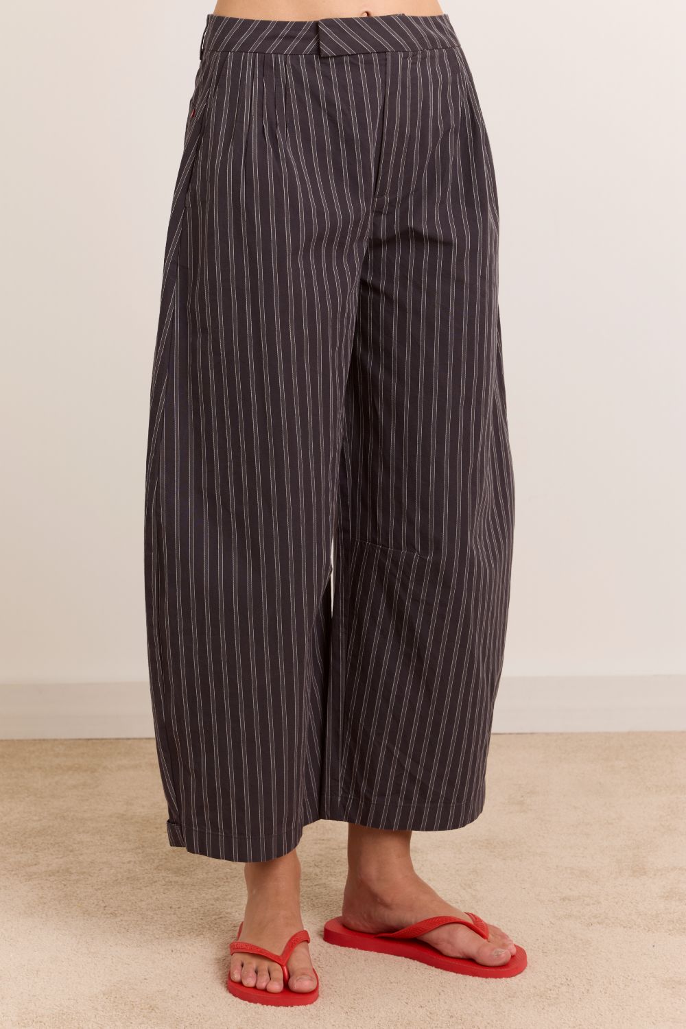 Safah Tailored Barrel Trouser - Charcoal