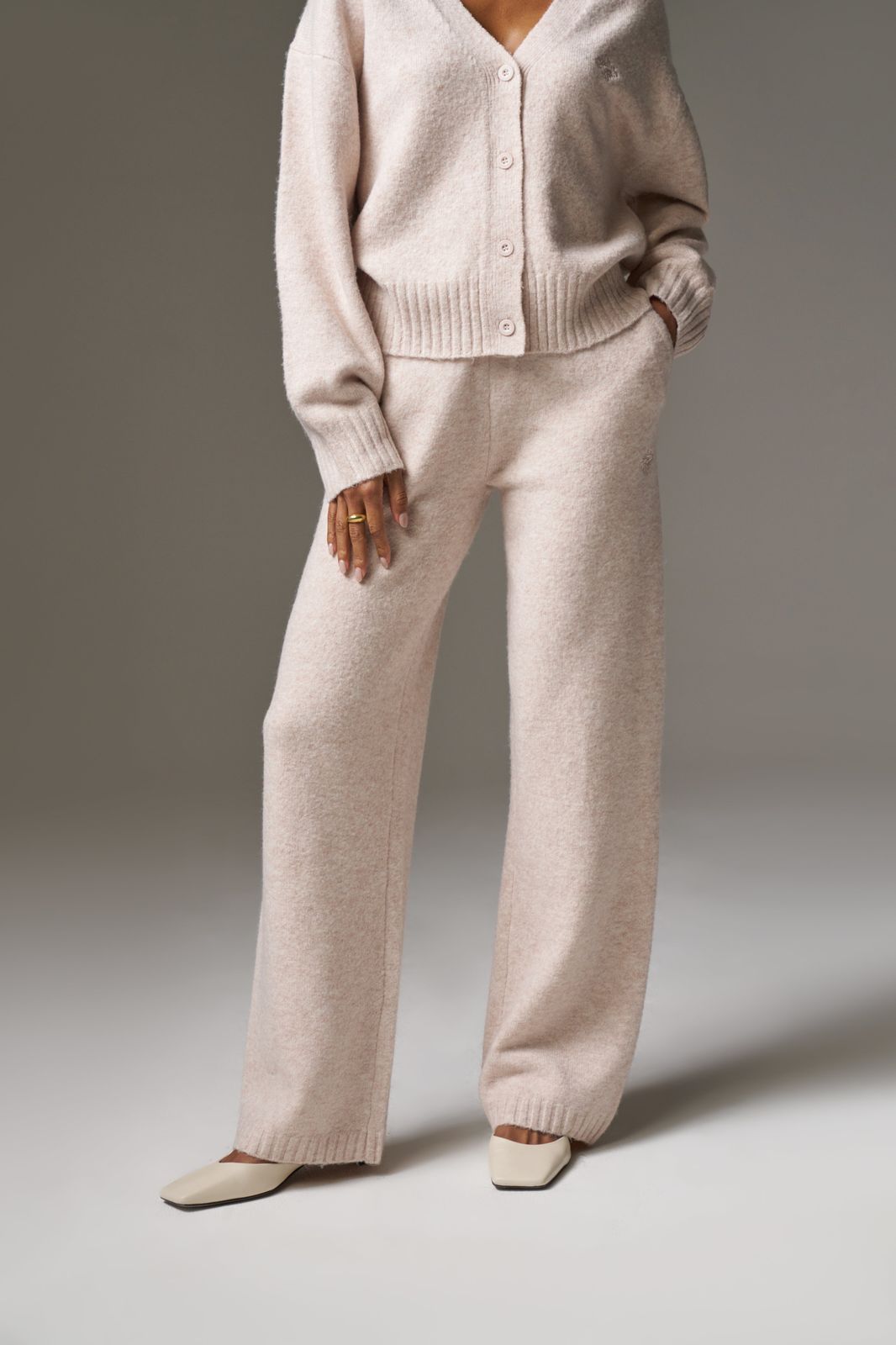 FLUFFY EMBLEM EMBROIDERED JOGGER - PINK